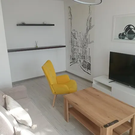 Cosy Place With Air Conditioning, Close To The Saturn Thermal Pools And The Airport *