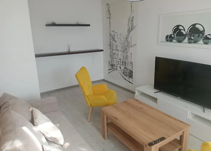 Cosy Place With Air Conditioning, Close To The Saturn Thermal Pools And The Airport *